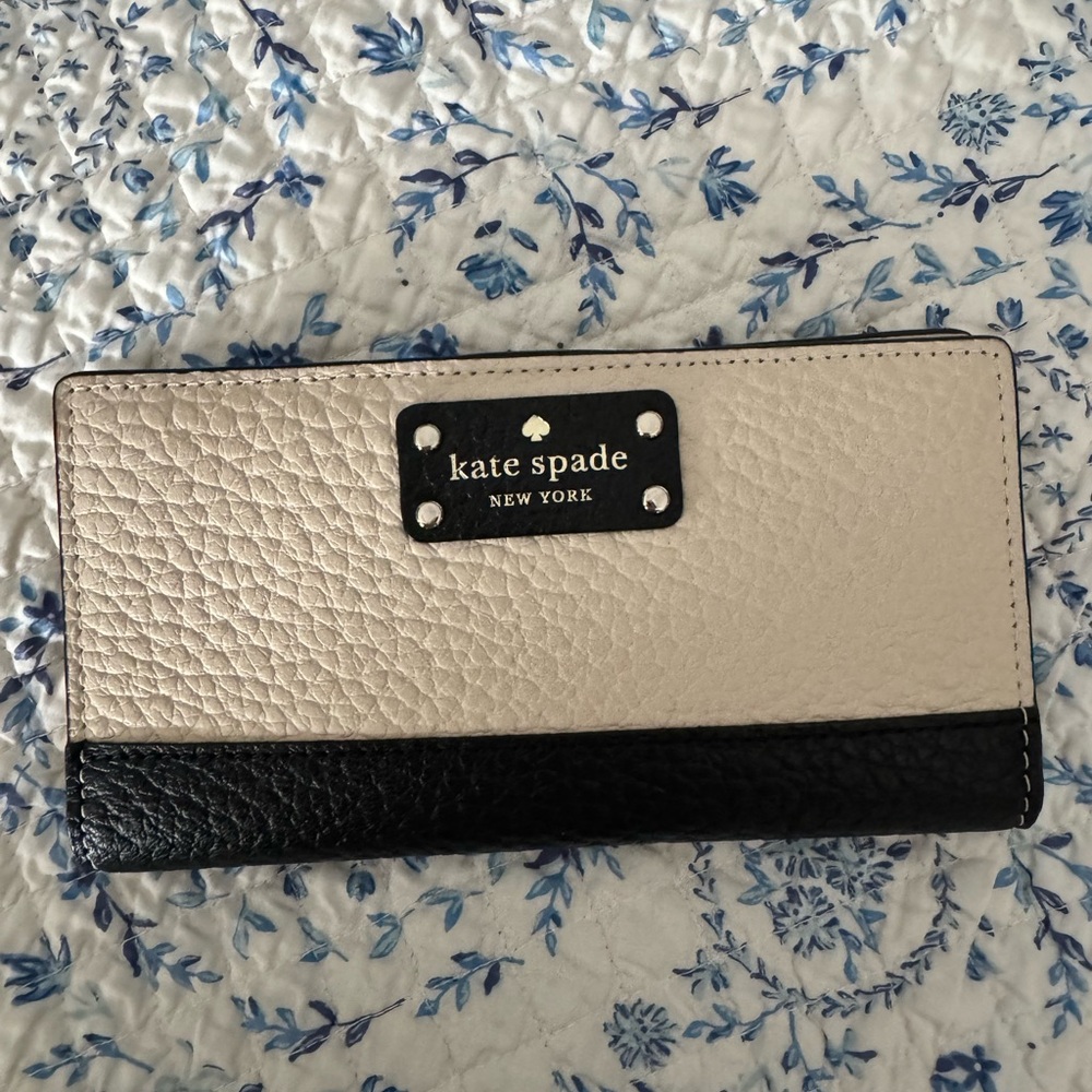 Kate Spade Cream and Black Wallet